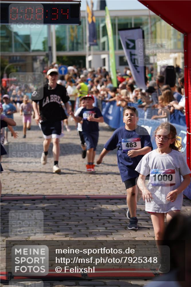 13.06.2025 - Holstenköstenlauf Felixshl http://msf.ph/oto/7925348 13.06.2025 16:23:36 Laufen 163, 221, 332, 336, 337, 483, 725, 741, 756, 878, 879, 989, 995, 1000, 1174, 1225, 1327, 1329, 1342 meine-sportfotos.de