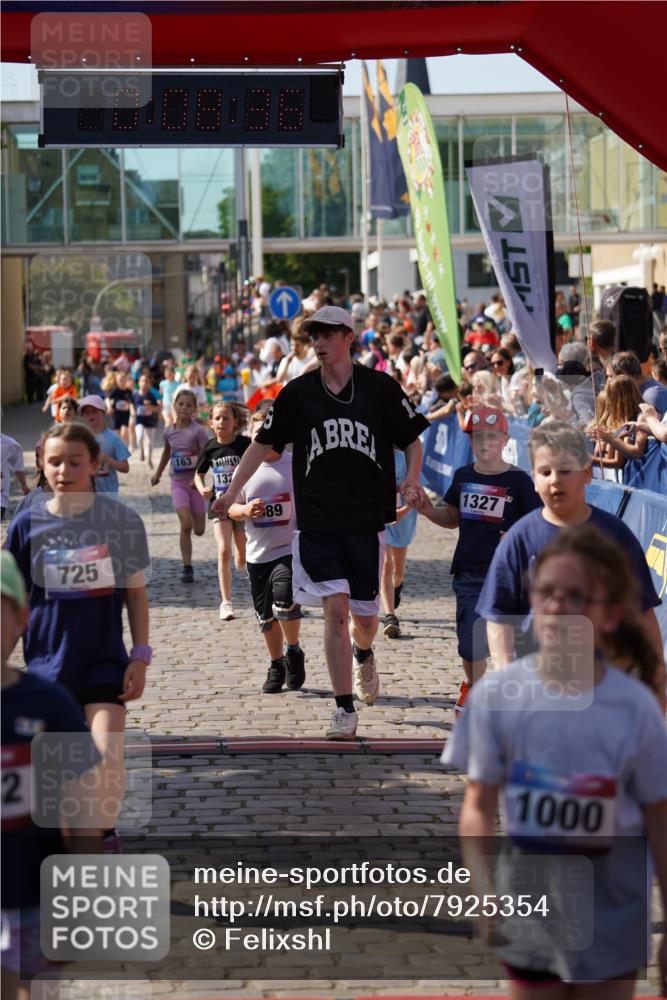 13.06.2025 - Holstenköstenlauf Felixshl http://msf.ph/oto/7925354 13.06.2025 16:23:37 Laufen 163, 332, 336, 337, 483, 725, 741, 756, 878, 879, 989, 995, 1000, 1174, 1225, 1327, 1329, 1342 meine-sportfotos.de