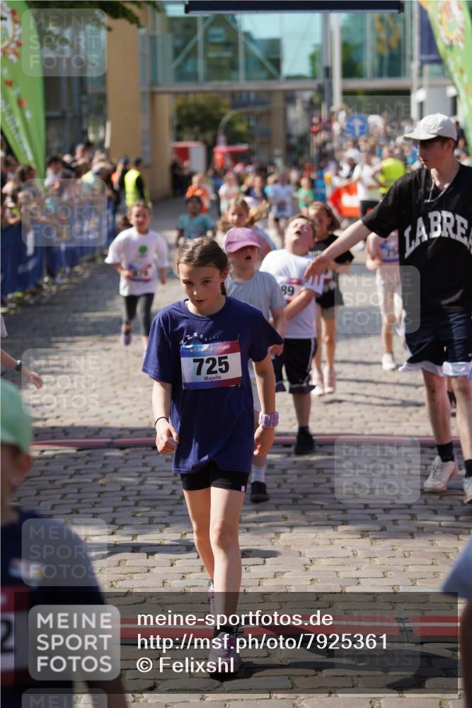 13.06.2025 - Holstenköstenlauf Felixshl http://msf.ph/oto/7925361 13.06.2025 16:23:38 Laufen 163, 332, 336, 337, 483, 725, 727, 741, 756, 878, 879, 989, 995, 1000, 1174, 1225, 1321, 1327, 1329 meine-sportfotos.de