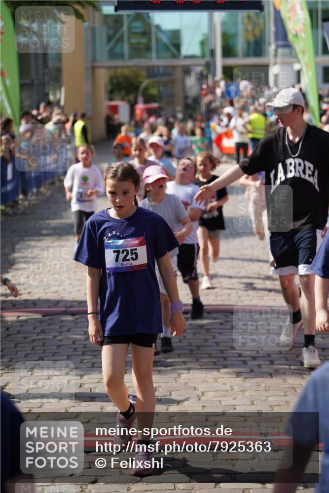 13.06.2025 - Holstenköstenlauf Felixshl http://msf.ph/oto/7925363 13.06.2025 16:23:38 Laufen 163, 332, 336, 337, 483, 725, 727, 741, 756, 878, 879, 989, 995, 1000, 1174, 1225, 1321, 1327, 1329 meine-sportfotos.de