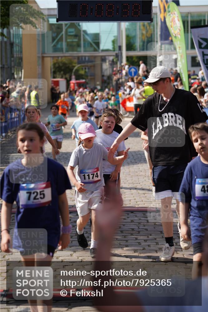 13.06.2025 - Holstenköstenlauf Felixshl http://msf.ph/oto/7925365 13.06.2025 16:23:39 Laufen 163, 332, 336, 337, 480, 483, 725, 727, 741, 756, 878, 879, 989, 995, 1174, 1180, 1225, 1321, 1327, 1329 meine-sportfotos.de