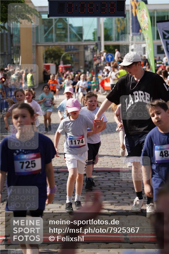 13.06.2025 - Holstenköstenlauf Felixshl http://msf.ph/oto/7925367 13.06.2025 16:23:39 Laufen 163, 332, 336, 337, 480, 483, 725, 727, 741, 756, 878, 879, 989, 995, 1174, 1180, 1225, 1321, 1327, 1329 meine-sportfotos.de