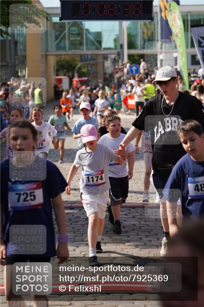 13.06.2025 - Holstenköstenlauf Felixshl http://msf.ph/oto/7925369 13.06.2025 16:23:39 Laufen 163, 332, 336, 337, 480, 483, 725, 727, 741, 756, 878, 879, 989, 995, 1174, 1180, 1225, 1321, 1327, 1329 meine-sportfotos.de
