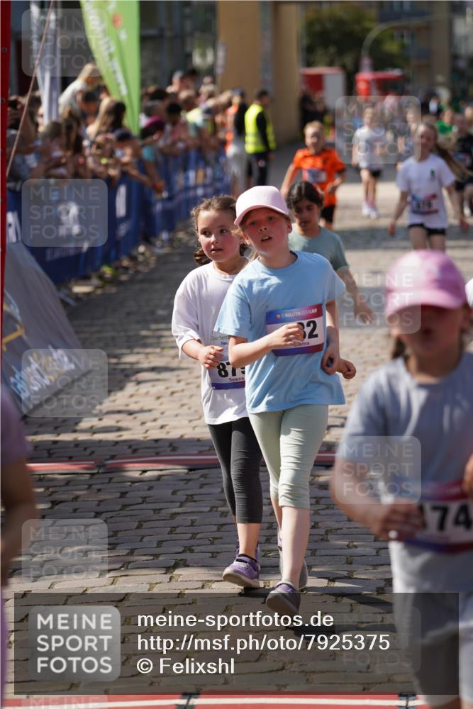 13.06.2025 - Holstenköstenlauf Felixshl http://msf.ph/oto/7925375 13.06.2025 16:23:41 Laufen 163, 332, 336, 337, 480, 727, 741, 756, 878, 879, 989, 995, 998, 1065, 1174, 1180, 1225, 1321, 1327, 1329 meine-sportfotos.de