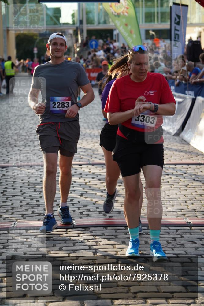 13.06.2025 - Holstenköstenlauf Felixshl http://msf.ph/oto/7925378 13.06.2025 20:07:39 Laufen 2096, 2144, 2283, 2294, 2630, 2727, 3303 meine-sportfotos.de