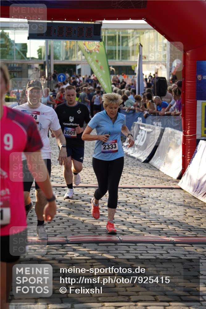 13.06.2025 - Holstenköstenlauf Felixshl http://msf.ph/oto/7925415 13.06.2025 20:07:59 Laufen 2333, 2584, 2600, 2601, 3232 meine-sportfotos.de