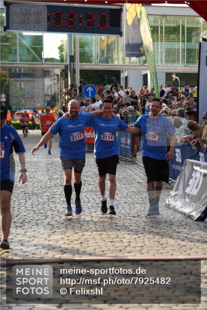 13.06.2025 - Holstenköstenlauf Felixshl http://msf.ph/oto/7925482 13.06.2025 20:08:19 Laufen 3108, 3111, 3114, 3573 meine-sportfotos.de