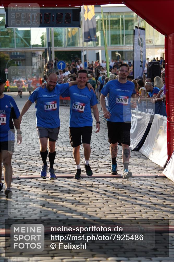 13.06.2025 - Holstenköstenlauf Felixshl http://msf.ph/oto/7925486 13.06.2025 20:08:22 Laufen 2646, 3108, 3111, 3114, 3573 meine-sportfotos.de