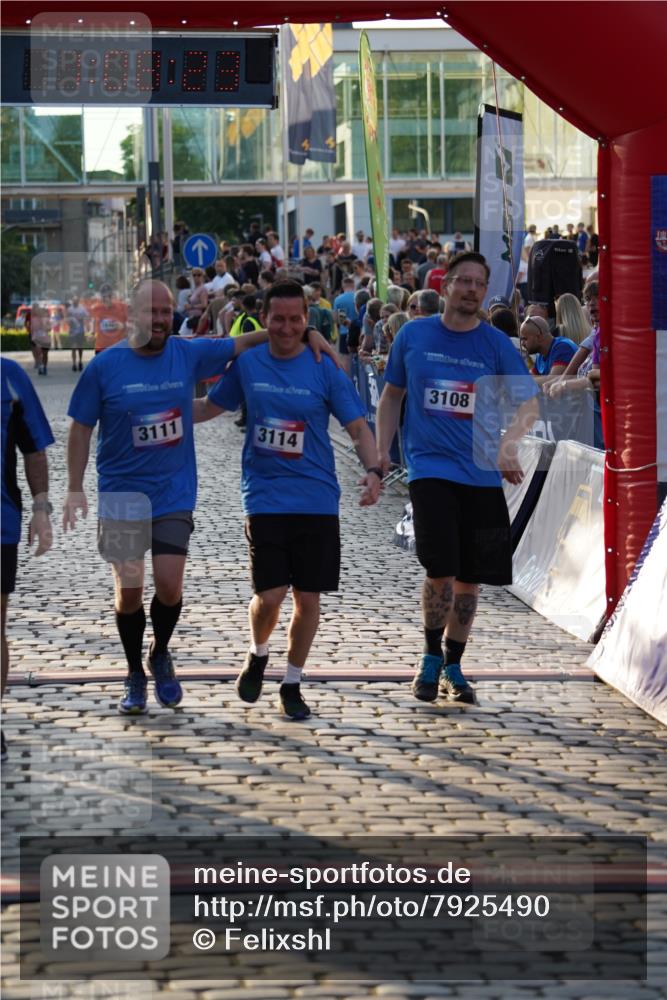13.06.2025 - Holstenköstenlauf Felixshl http://msf.ph/oto/7925490 13.06.2025 20:08:22 Laufen 2646, 3108, 3111, 3114, 3573 meine-sportfotos.de