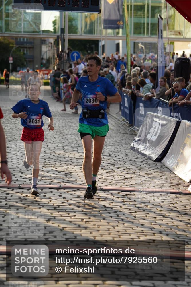 13.06.2025 - Holstenköstenlauf Felixshl http://msf.ph/oto/7925560 13.06.2025 20:08:49 Laufen 2030, 2031, 2520, 3590 meine-sportfotos.de