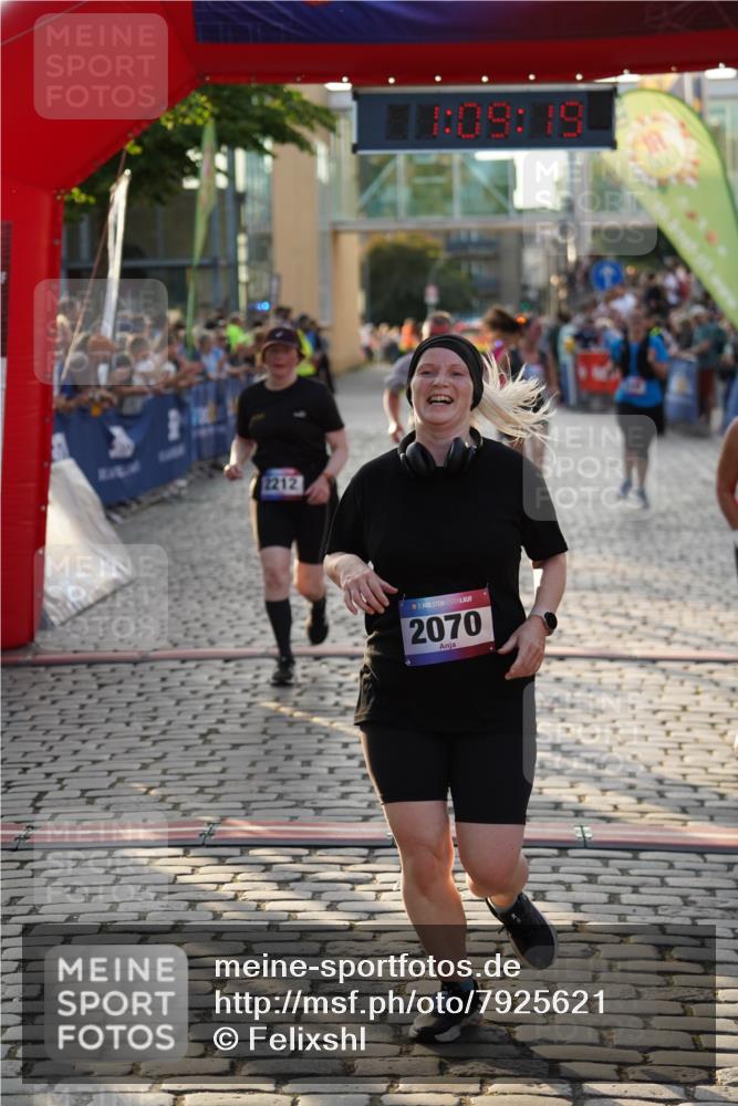 13.06.2025 - Holstenköstenlauf Felixshl http://msf.ph/oto/7925621 13.06.2025 20:09:19 Laufen 2070, 2212, 2240, 2242, 2402, 2805, 3176, 3179 meine-sportfotos.de