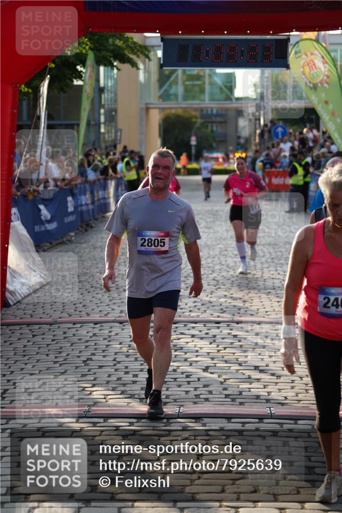 13.06.2025 - Holstenköstenlauf Felixshl http://msf.ph/oto/7925639 13.06.2025 20:09:23 Laufen 2240, 2242, 2805, 3176, 3179 meine-sportfotos.de