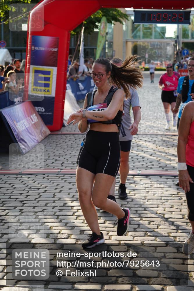 13.06.2025 - Holstenköstenlauf Felixshl http://msf.ph/oto/7925643 13.06.2025 20:09:24 Laufen 2240, 2242, 2805, 3176, 3179 meine-sportfotos.de