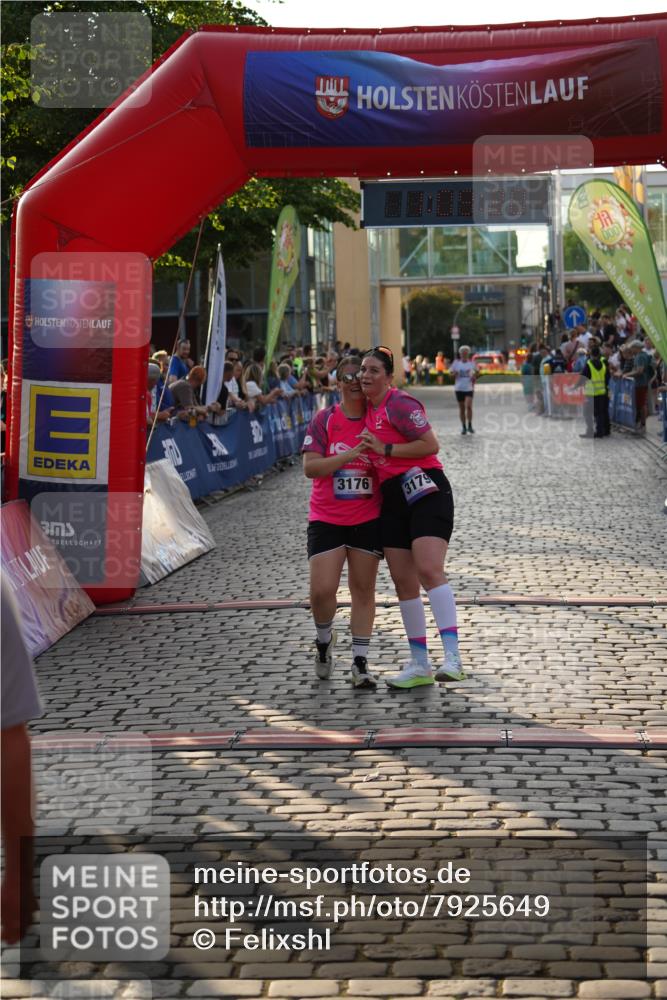 13.06.2025 - Holstenköstenlauf Felixshl http://msf.ph/oto/7925649 13.06.2025 20:09:27 Laufen 3176, 3179 meine-sportfotos.de