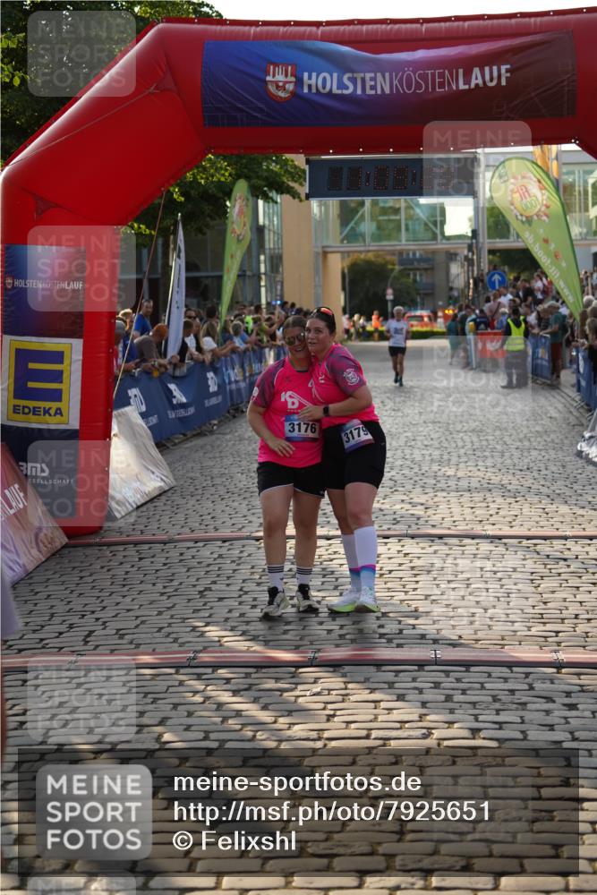 13.06.2025 - Holstenköstenlauf Felixshl http://msf.ph/oto/7925651 13.06.2025 20:09:27 Laufen 3176, 3179 meine-sportfotos.de