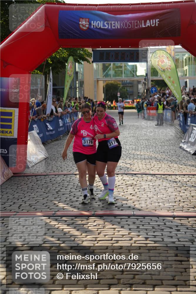 13.06.2025 - Holstenköstenlauf Felixshl http://msf.ph/oto/7925656 13.06.2025 20:09:28 Laufen 3176, 3179 meine-sportfotos.de