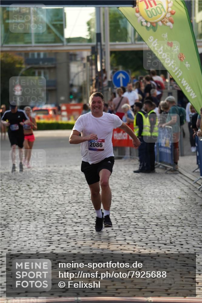13.06.2025 - Holstenköstenlauf Felixshl http://msf.ph/oto/7925688 13.06.2025 20:09:56 Laufen 2086, 3143 meine-sportfotos.de