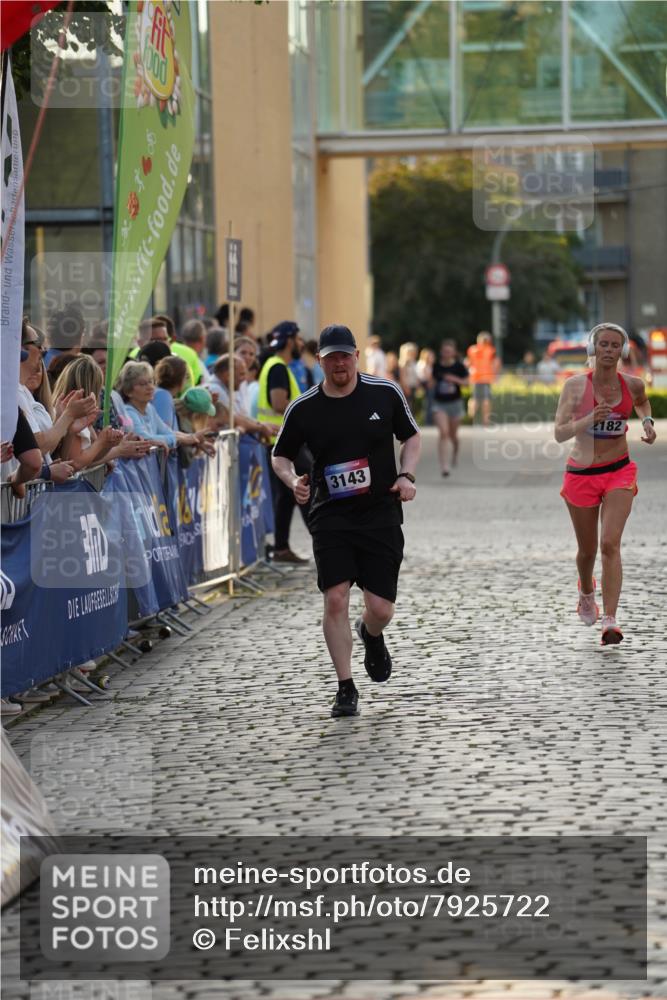 13.06.2025 - Holstenköstenlauf Felixshl http://msf.ph/oto/7925722 13.06.2025 20:10:01 Laufen 2086, 2182, 3143 meine-sportfotos.de
