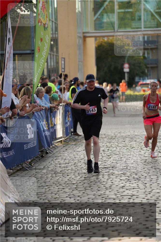 13.06.2025 - Holstenköstenlauf Felixshl http://msf.ph/oto/7925724 13.06.2025 20:10:01 Laufen 2086, 2182, 3143 meine-sportfotos.de