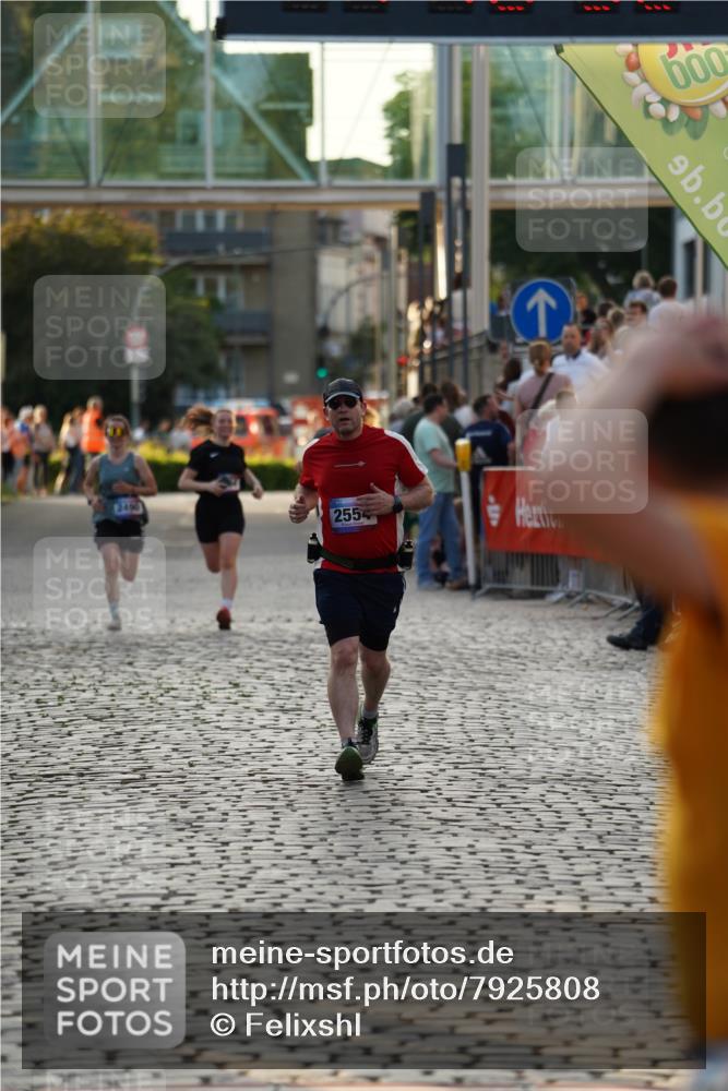 13.06.2025 - Holstenköstenlauf Felixshl http://msf.ph/oto/7925808 13.06.2025 20:10:51 Laufen 2490, 2554, 2764 meine-sportfotos.de