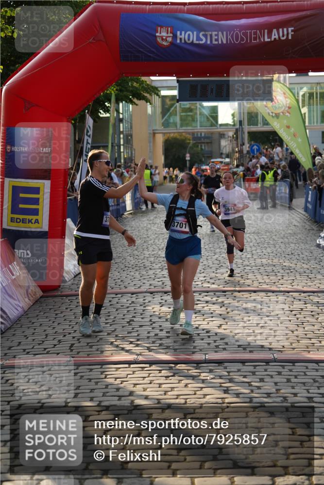 13.06.2025 - Holstenköstenlauf Felixshl http://msf.ph/oto/7925857 13.06.2025 20:11:32 Laufen 2366, 3701, 3702, 3941 meine-sportfotos.de