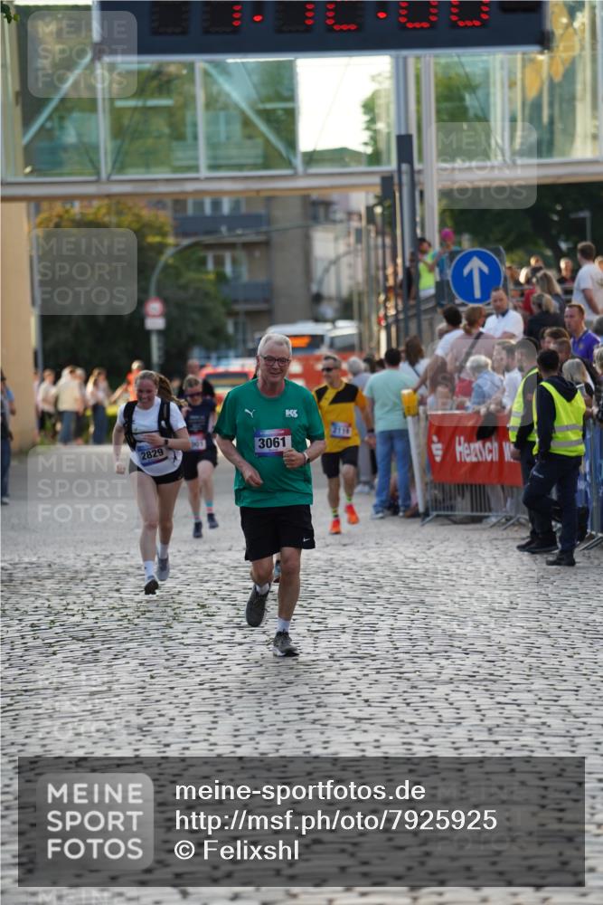 13.06.2025 - Holstenköstenlauf Felixshl http://msf.ph/oto/7925925 13.06.2025 20:12:05 Laufen 2001, 2119, 2829, 2830, 3061 meine-sportfotos.de