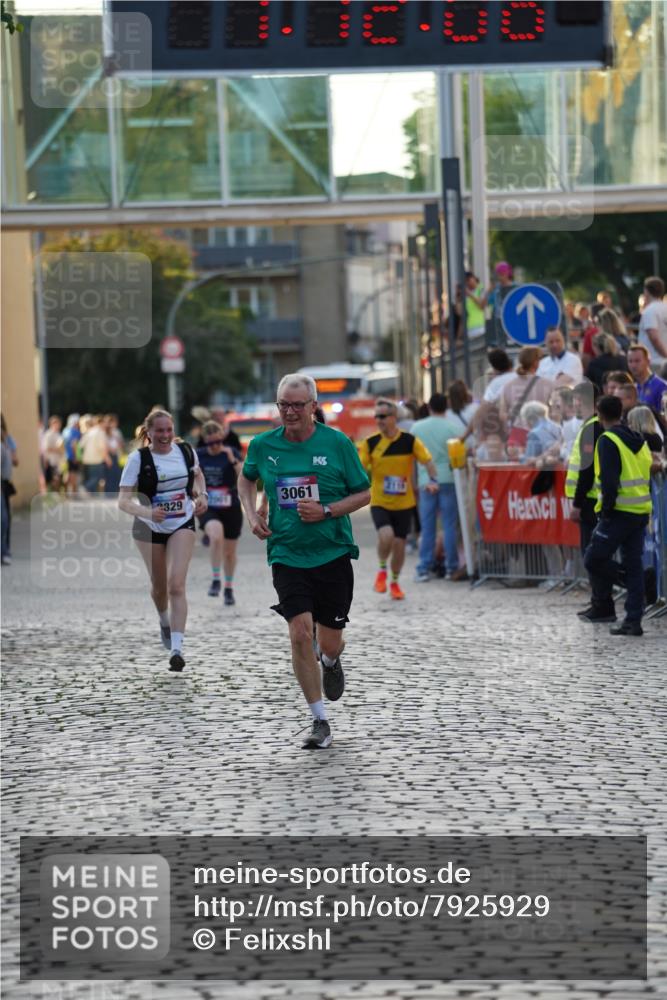 13.06.2025 - Holstenköstenlauf Felixshl http://msf.ph/oto/7925929 13.06.2025 20:12:05 Laufen 2001, 2119, 2829, 2830, 3061 meine-sportfotos.de