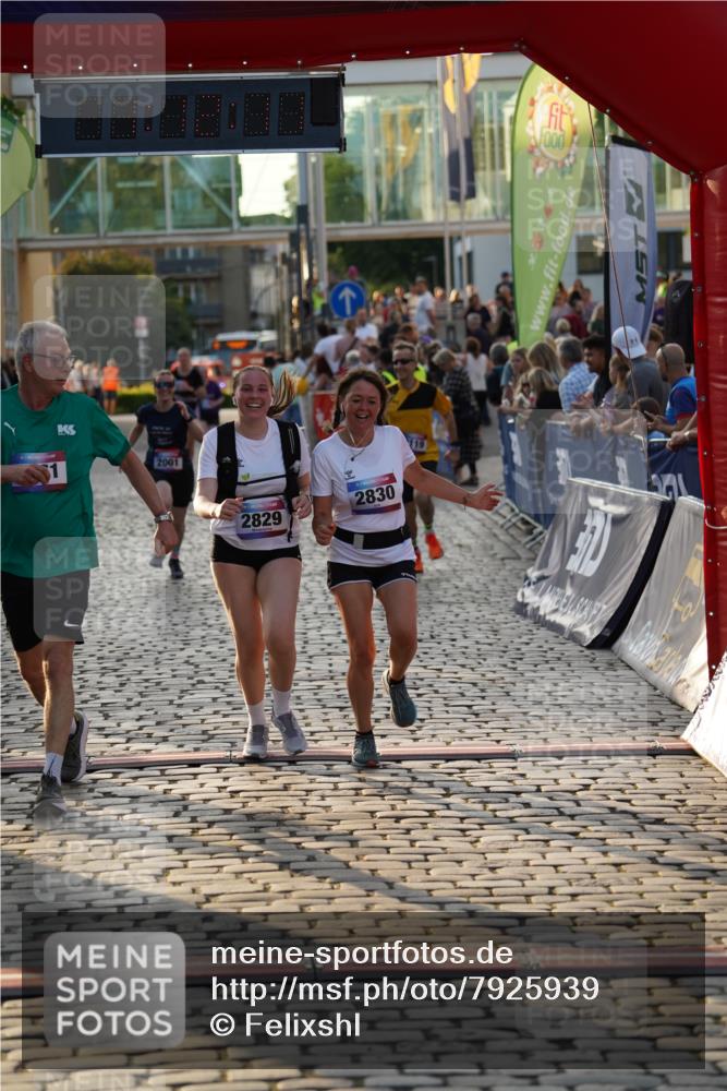 13.06.2025 - Holstenköstenlauf Felixshl http://msf.ph/oto/7925939 13.06.2025 20:12:10 Laufen 2001, 2119, 2271, 2829, 2830, 3061 meine-sportfotos.de