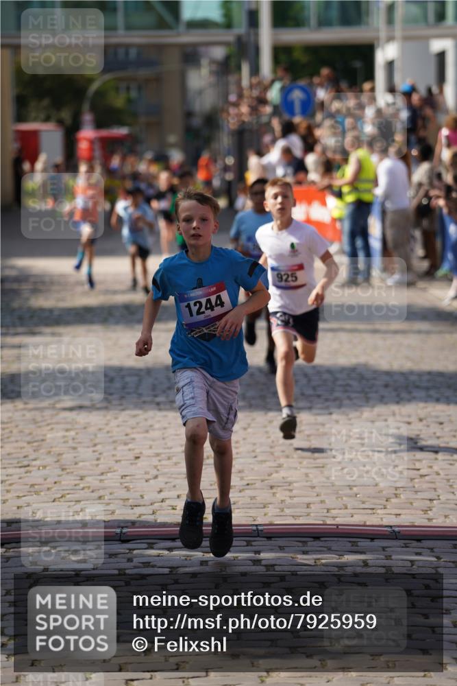 13.06.2025 - Holstenköstenlauf Felixshl http://msf.ph/oto/7925959 13.06.2025 16:35:48 Laufen 147, 235, 392, 925, 1095, 1244, 1429 meine-sportfotos.de
