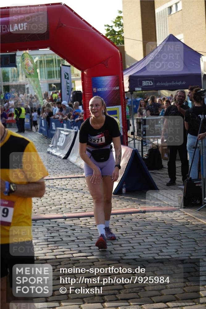 13.06.2025 - Holstenköstenlauf Felixshl http://msf.ph/oto/7925984 13.06.2025 20:12:21 Laufen 2271, 2726 meine-sportfotos.de