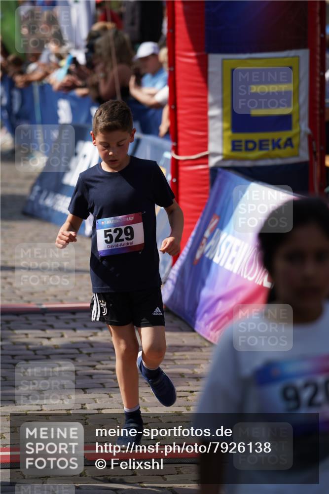 13.06.2025 - Holstenköstenlauf Felixshl http://msf.ph/oto/7926138 13.06.2025 16:36:33 Laufen 77, 367, 389, 499, 510, 521, 528, 529, 635, 644, 764, 765, 775, 918, 920, 1017, 1132, 1236, 1269, 1358, 1405 meine-sportfotos.de