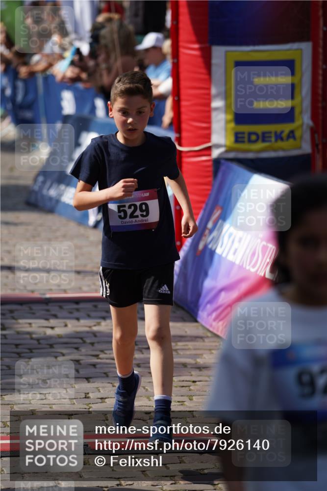 13.06.2025 - Holstenköstenlauf Felixshl http://msf.ph/oto/7926140 13.06.2025 16:36:33 Laufen 77, 367, 389, 499, 510, 521, 528, 529, 635, 644, 764, 765, 775, 918, 920, 1017, 1132, 1236, 1269, 1358, 1405 meine-sportfotos.de