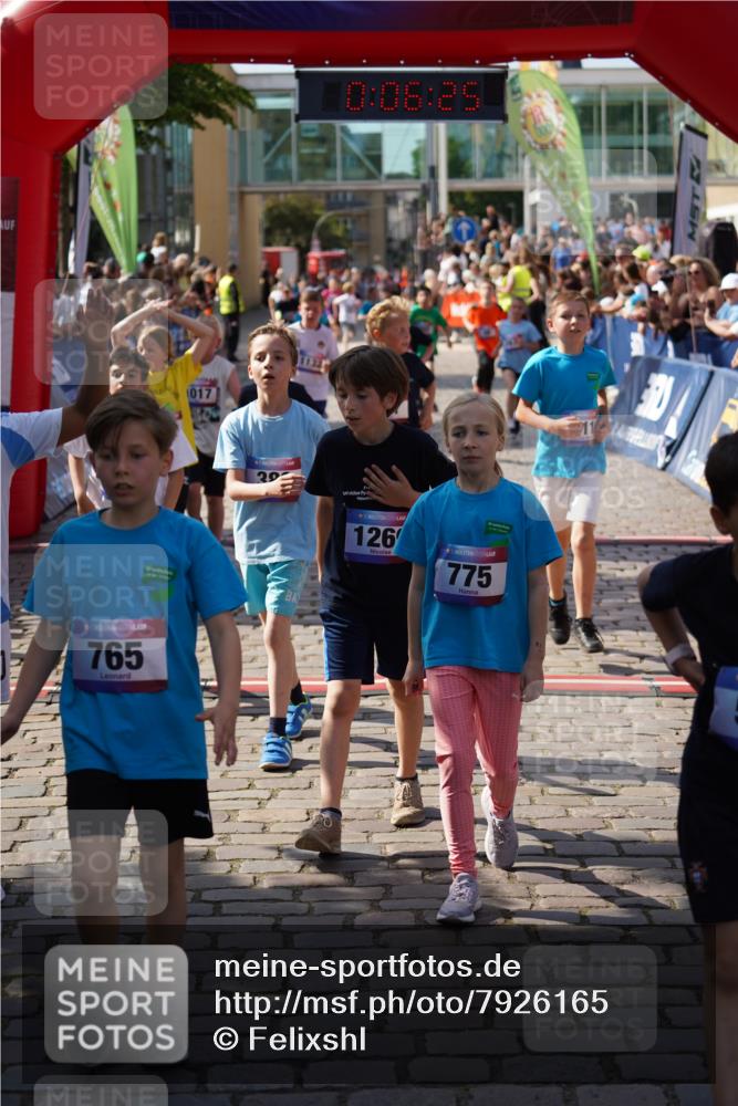 13.06.2025 - Holstenköstenlauf Felixshl http://msf.ph/oto/7926165 13.06.2025 16:36:39 Laufen 46, 367, 389, 499, 521, 528, 635, 644, 761, 772, 903, 1008, 1017, 1092, 1132, 1236, 1269, 1405 meine-sportfotos.de