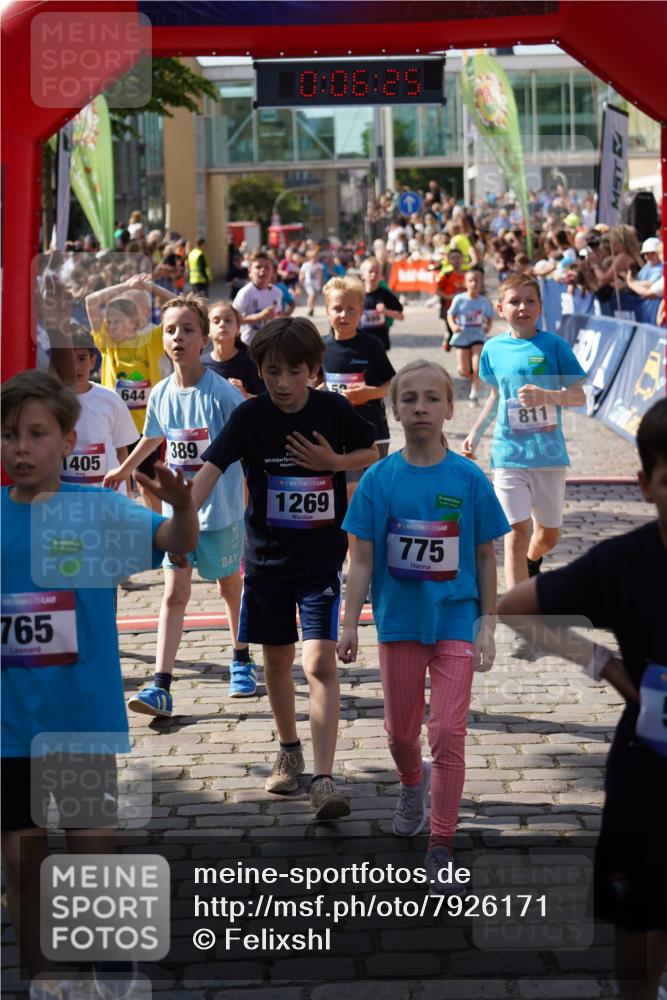 13.06.2025 - Holstenköstenlauf Felixshl http://msf.ph/oto/7926171 13.06.2025 16:36:39 Laufen 46, 367, 389, 499, 521, 528, 635, 644, 761, 772, 903, 1008, 1017, 1092, 1132, 1236, 1269, 1405 meine-sportfotos.de