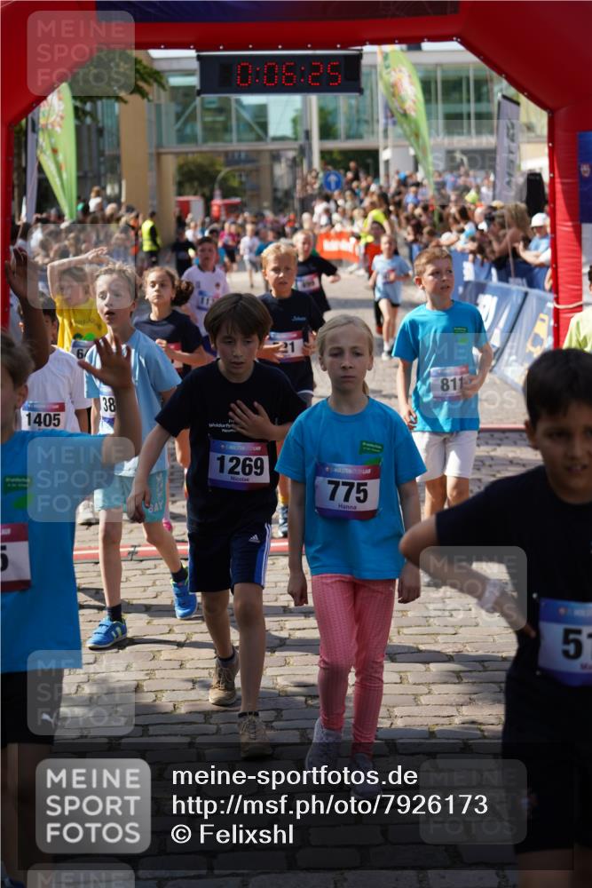 13.06.2025 - Holstenköstenlauf Felixshl http://msf.ph/oto/7926173 13.06.2025 16:36:39 Laufen 46, 367, 389, 499, 521, 528, 635, 644, 761, 772, 903, 1008, 1017, 1092, 1132, 1236, 1269, 1405 meine-sportfotos.de