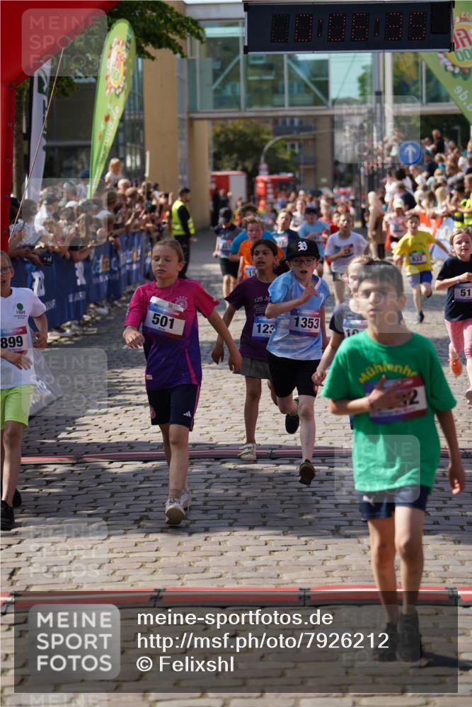 13.06.2025 - Holstenköstenlauf Felixshl http://msf.ph/oto/7926212 13.06.2025 16:36:50 Laufen 21, 58, 61, 154, 381, 501, 517, 522, 523, 632, 777, 789, 793, 899, 1015, 1131, 1238, 1349, 1353 meine-sportfotos.de