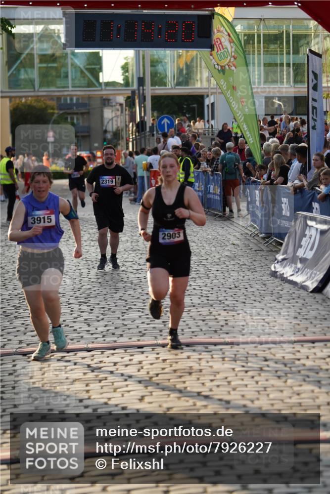 13.06.2025 - Holstenköstenlauf Felixshl http://msf.ph/oto/7926227 13.06.2025 20:14:19 Laufen 2319, 2903, 3915 meine-sportfotos.de
