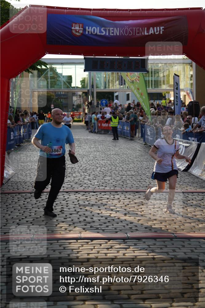 13.06.2025 - Holstenköstenlauf Felixshl http://msf.ph/oto/7926346 13.06.2025 20:16:12 Laufen 3867, 3869 meine-sportfotos.de