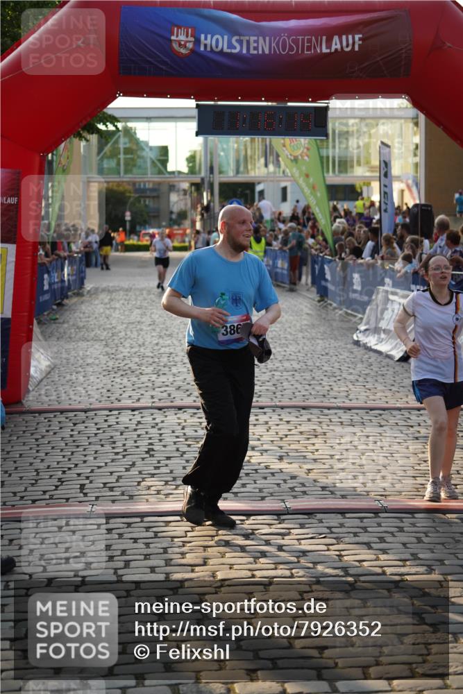 13.06.2025 - Holstenköstenlauf Felixshl http://msf.ph/oto/7926352 13.06.2025 20:16:13 Laufen 2163, 3867, 3869 meine-sportfotos.de