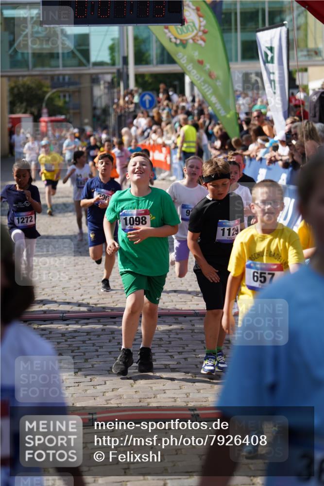 13.06.2025 - Holstenköstenlauf Felixshl http://msf.ph/oto/7926408 13.06.2025 16:37:27 Laufen 1, 369, 506, 512, 647, 649, 657, 787, 795, 796, 923, 1098, 1129, 1170, 1271, 1272, 1274, 1821, 1930 meine-sportfotos.de