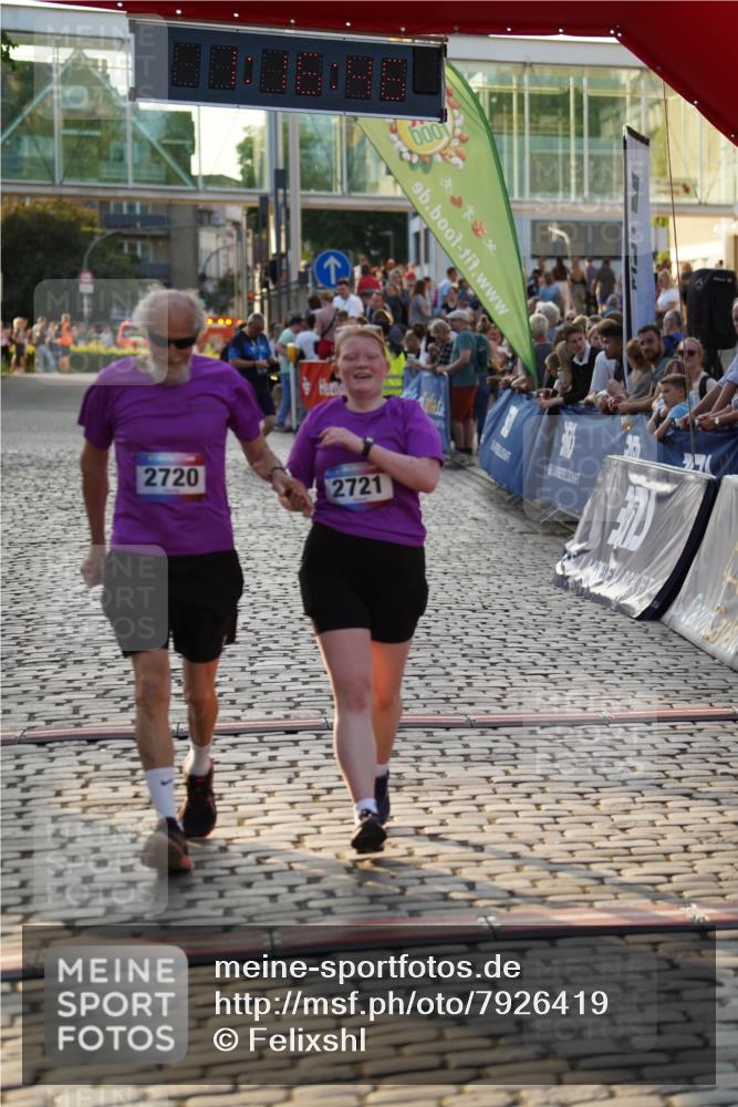 13.06.2025 - Holstenköstenlauf Felixshl http://msf.ph/oto/7926419 13.06.2025 20:16:45 Laufen 2653, 2720, 2721 meine-sportfotos.de