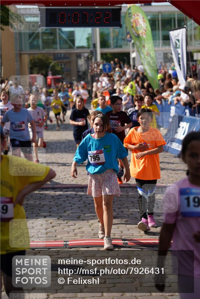 13.06.2025 - Holstenköstenlauf Felixshl http://msf.ph/oto/7926431 13.06.2025 16:37:36 Laufen 149, 236, 238, 370, 390, 504, 532, 640, 649, 656, 767, 776, 795, 900, 901, 905, 1012, 1021, 1022, 1080, 1090, 1101, 1271, 1862, 1930 meine-sportfotos.de
