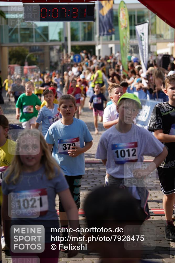 13.06.2025 - Holstenköstenlauf Felixshl http://msf.ph/oto/7926475 13.06.2025 16:37:45 Laufen 116, 132, 236, 238, 251, 370, 509, 516, 633, 637, 640, 645, 759, 762, 773, 776, 786, 905, 1016, 1022, 1126, 1169, 1267, 1401, 1419, 1836, 1862 meine-sportfotos.de