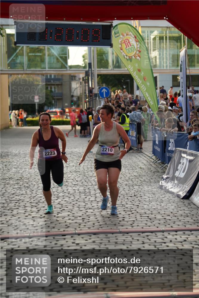 13.06.2025 - Holstenköstenlauf Felixshl http://msf.ph/oto/7926571 13.06.2025 20:20:08 Laufen 2210, 2223 meine-sportfotos.de