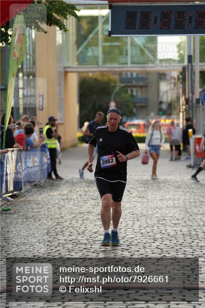 13.06.2025 - Holstenköstenlauf Felixshl http://msf.ph/oto/7926661 13.06.2025 20:24:55 Laufen 3982 meine-sportfotos.de
