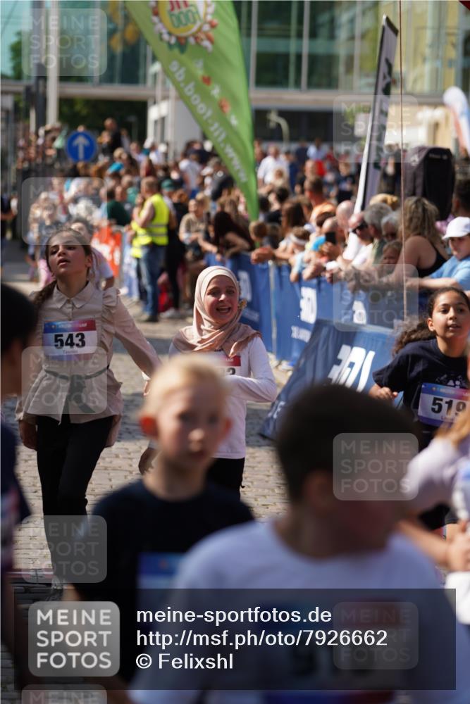 13.06.2025 - Holstenköstenlauf Felixshl http://msf.ph/oto/7926662 13.06.2025 16:38:36 Laufen 243, 247, 519, 766, 779, 907, 924, 1025, 1096, 1340, 1404, 1933 meine-sportfotos.de