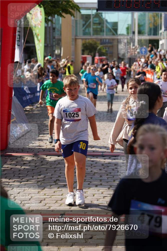 13.06.2025 - Holstenköstenlauf Felixshl http://msf.ph/oto/7926670 13.06.2025 16:38:38 Laufen 234, 239, 247, 519, 766, 779, 907, 924, 1025, 1082, 1096, 1340, 1404, 1933 meine-sportfotos.de