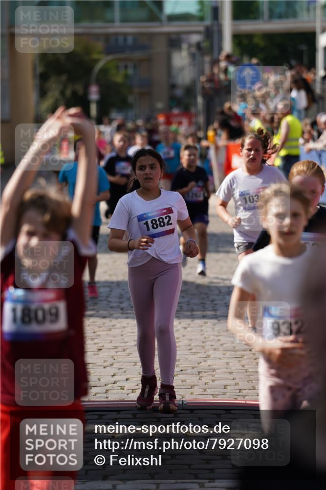 13.06.2025 - Holstenköstenlauf Felixshl http://msf.ph/oto/7927098 13.06.2025 16:51:28 Laufen 69, 136, 398, 806, 810, 932, 939, 1029, 1035, 1262, 1807, 1809, 1882 meine-sportfotos.de