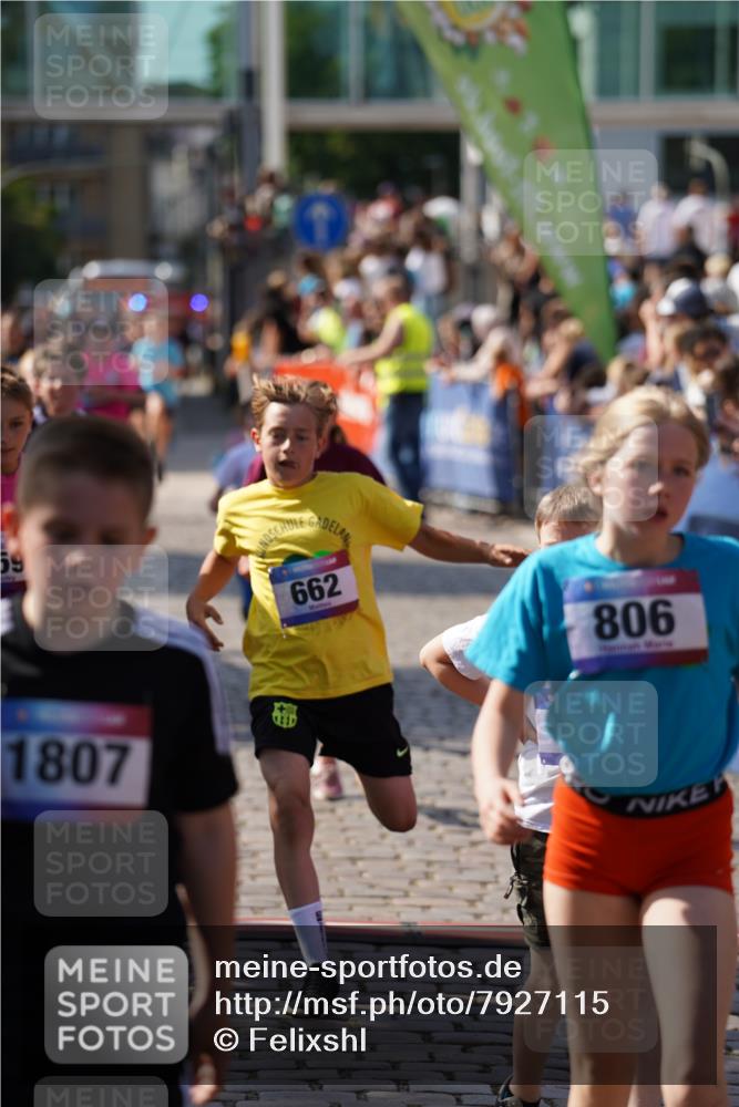 13.06.2025 - Holstenköstenlauf Felixshl http://msf.ph/oto/7927115 13.06.2025 16:51:37 Laufen 15, 51, 69, 127, 136, 259, 398, 662, 806, 813, 937, 1166, 1167, 1824 meine-sportfotos.de