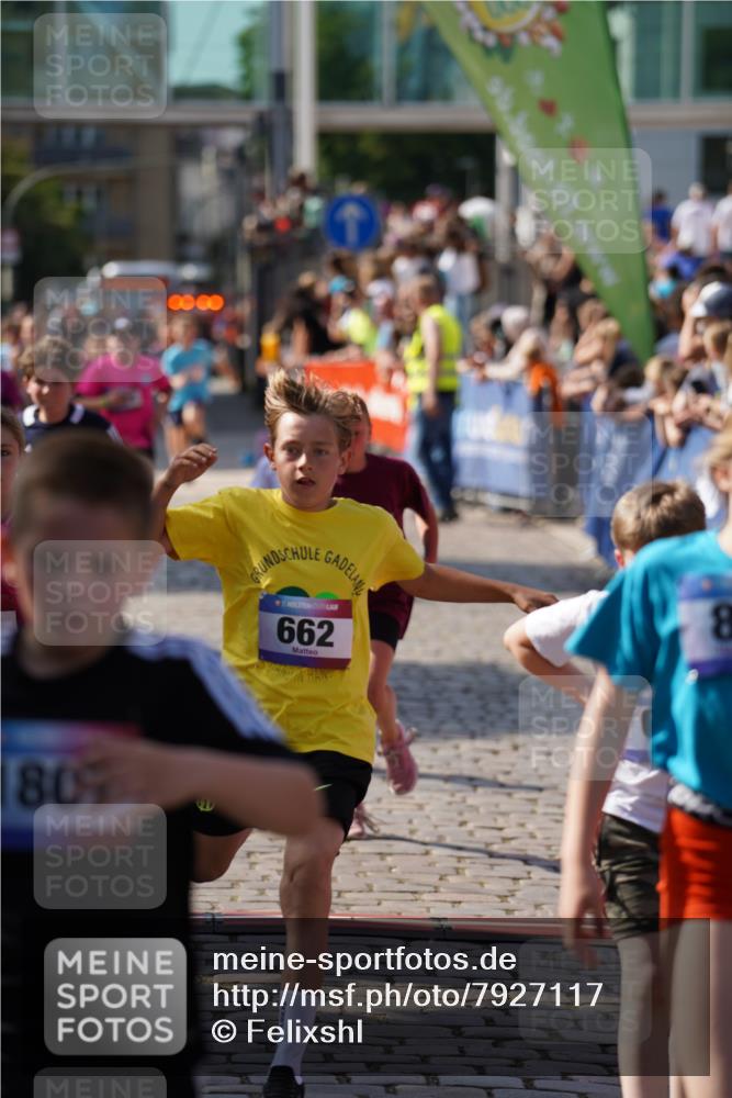 13.06.2025 - Holstenköstenlauf Felixshl http://msf.ph/oto/7927117 13.06.2025 16:51:37 Laufen 15, 51, 69, 127, 136, 259, 398, 662, 806, 813, 937, 1166, 1167, 1824 meine-sportfotos.de